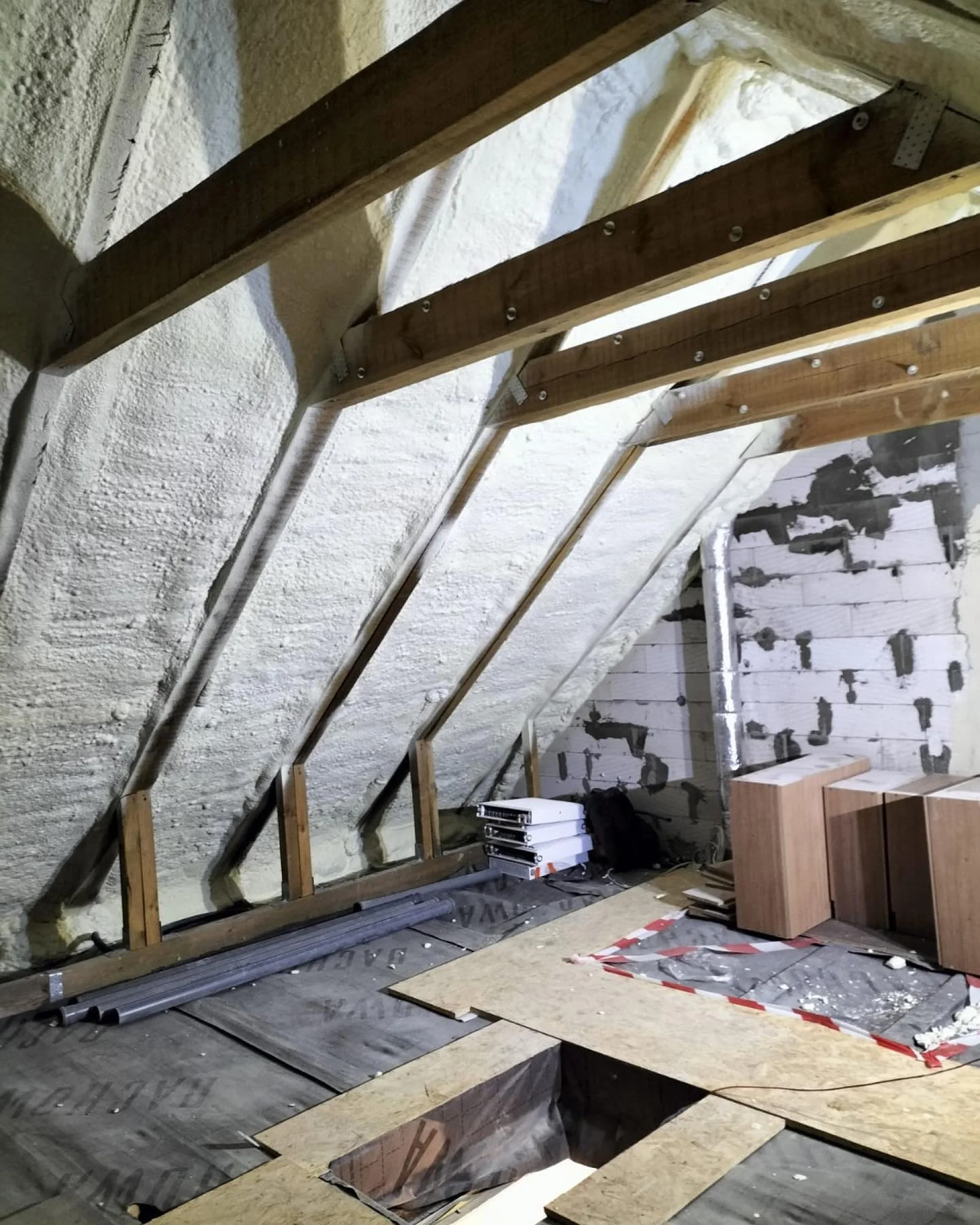 Trwałość pianki PUR a jej struktura komórkowa i odporność na warunki w czasie